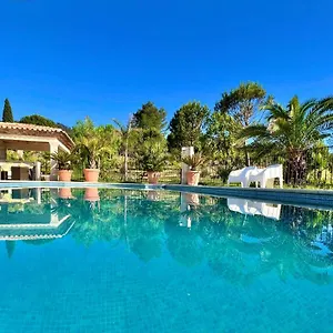 La Source 83 - Close To St Tropez Couette-café